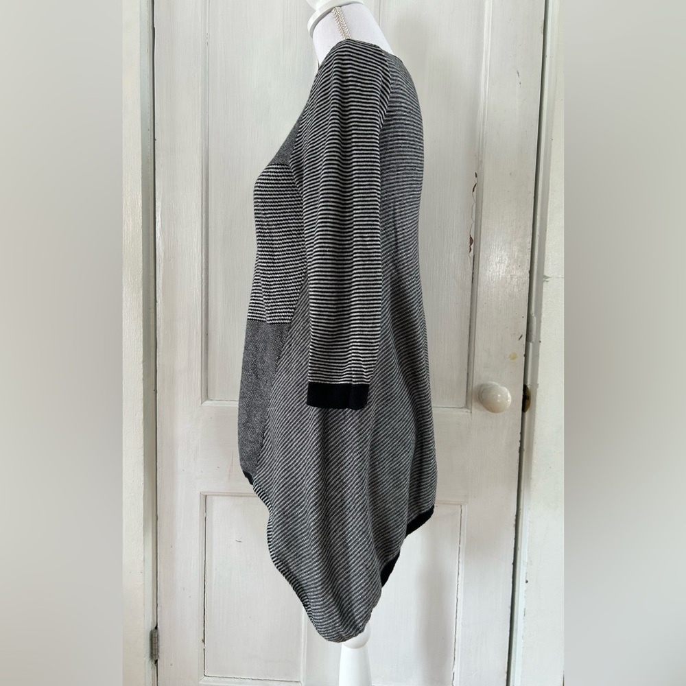 Jessica Simpson Black and White 3/4 Sleeve Maternity Sweater size Small - Picture 2 of 7